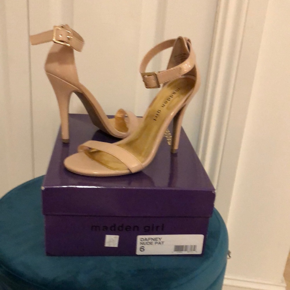 Madden Girl nude patent leather heels. Size 6.